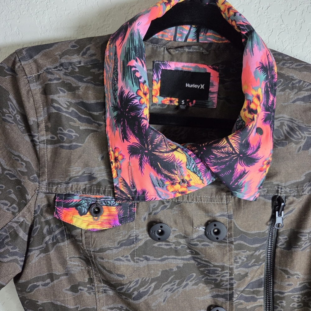 Hurley Camo Lightweight Utility Jacket With Colorful Tropical Trim Size Small - Picture 5 of 16